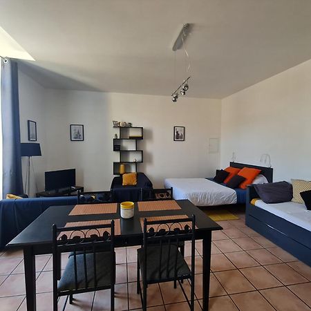 LE PRIEURE - STUDIOS jusqu'à 4 personnes Villeneuve-lès-Béziers Extérieur photo