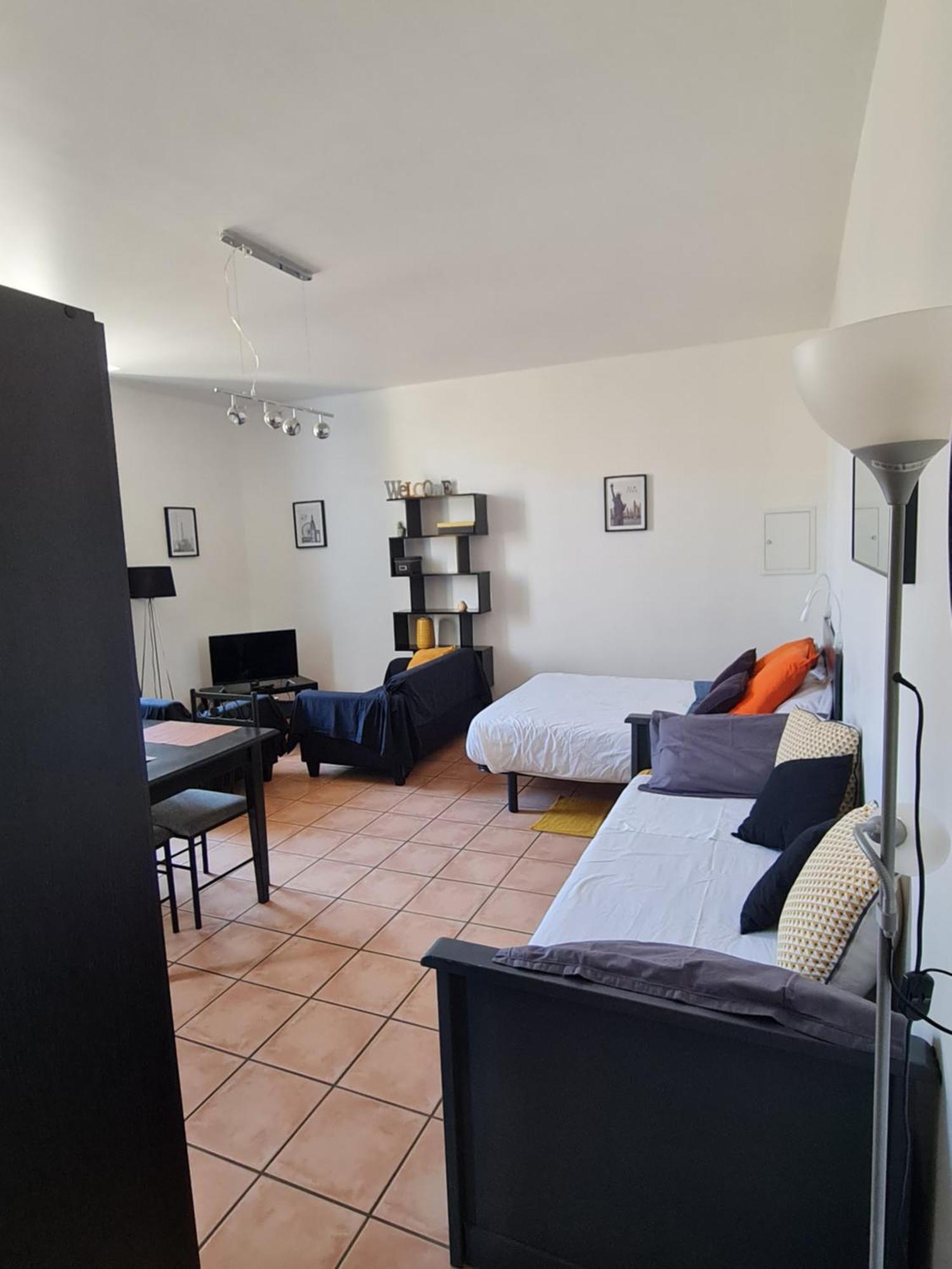 LE PRIEURE - STUDIOS jusqu'à 4 personnes Villeneuve-lès-Béziers Extérieur photo