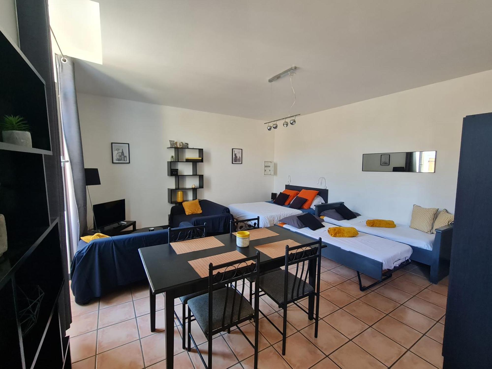 LE PRIEURE - STUDIOS jusqu'à 4 personnes Villeneuve-lès-Béziers Extérieur photo